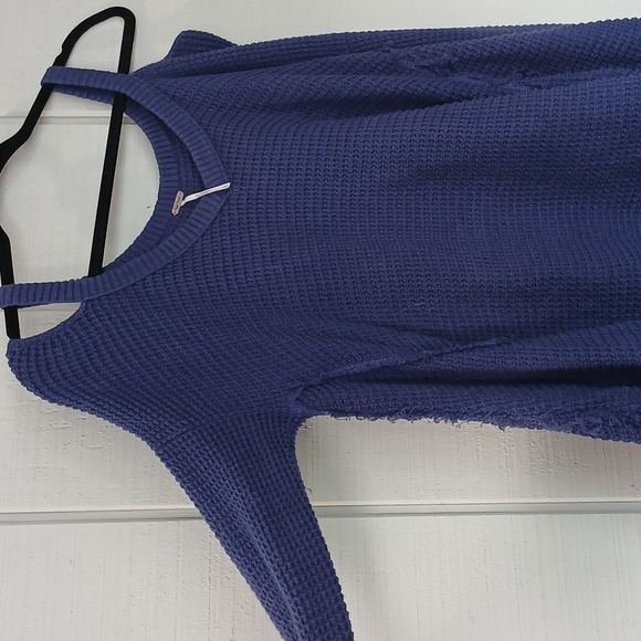 Free People Moonshine Blue Cold Shoulder Light Sweater Size Medium - Picture 8 of 9